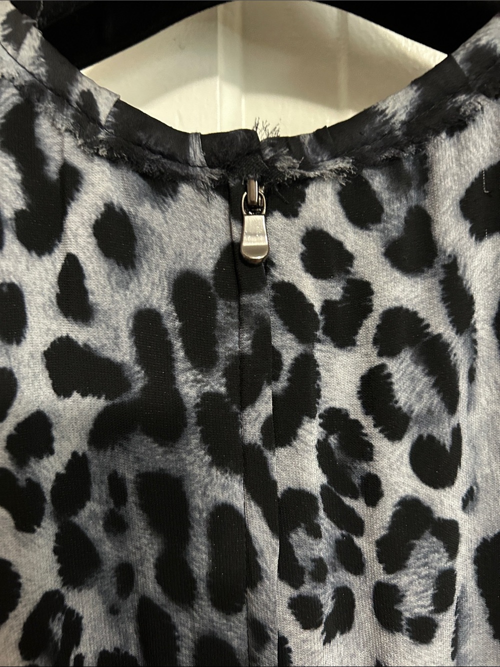 PER SE by CARLISLE • GORGEOUS Silk Gray Blue & Black Leopard Long Sleeve Dress - Picture 9 of 16